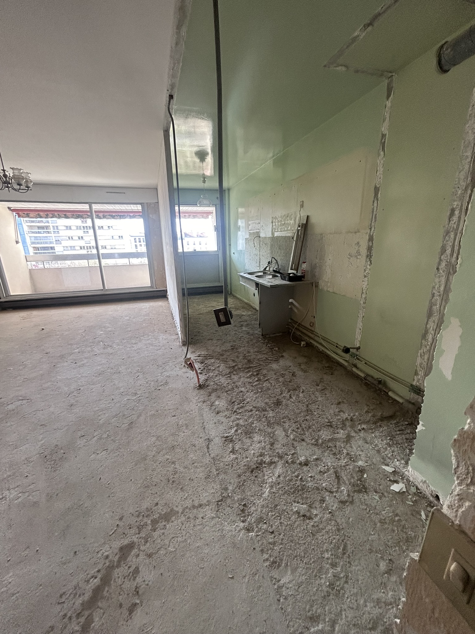 Travaux de préparation pour la création d’une cuisine et d’un buffet sur mesure à Paris – MAKRENO rénovation intérieure