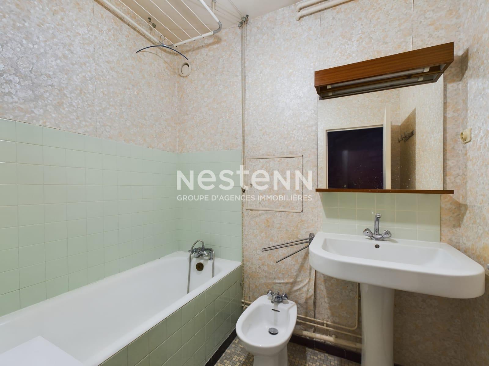 Salle de bain avant rénovation complète à Paris – MAKRENO rénovation intérieure